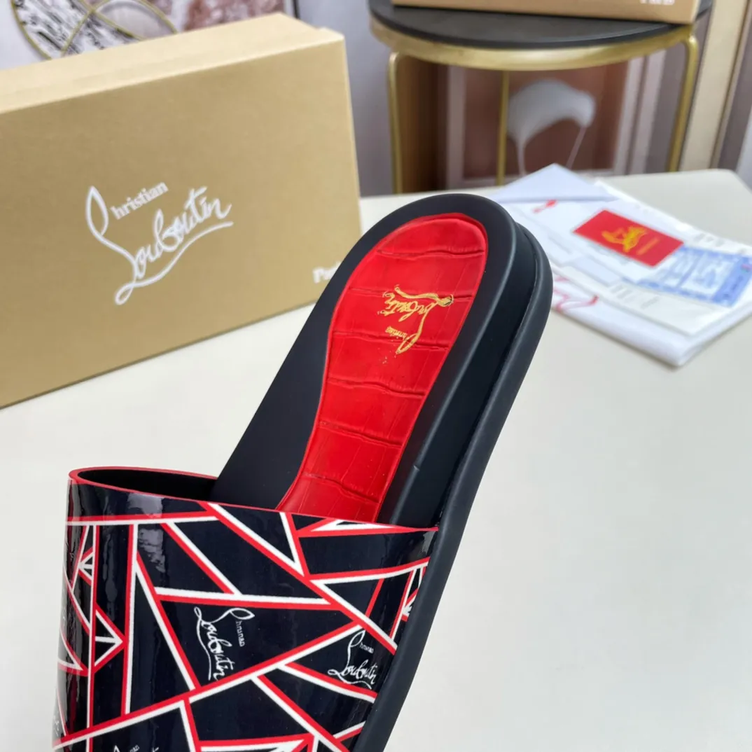 [CL red sole shoes] P: 300💰 size 38-45 Men's classic slippers, made on the official website 1:1, the original factory specializes in original materials ➖ OEM 3D printing pattern production ➖ Ultra-light non-slip outsole. Super fashionable and super comfortable, handsome on the feet, a must-have for men in summer! !